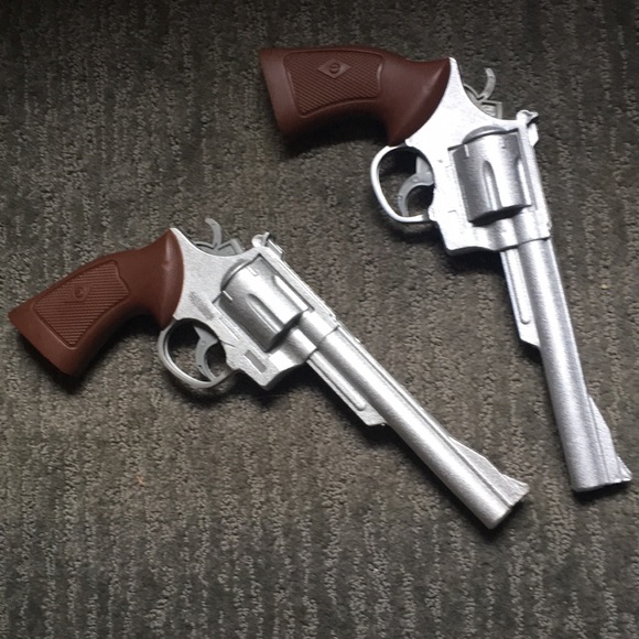 Plastic revolvers toy guns - Picture 1 of 1